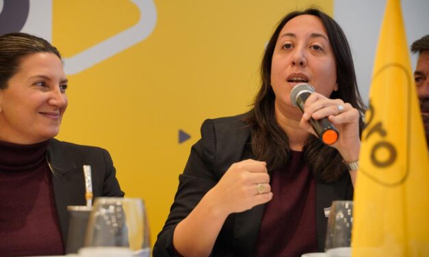 La diputada nacional quilmeña, Maru Sotolano, encabezó con Macri el Foro de Legisladores Provinciales del PRO