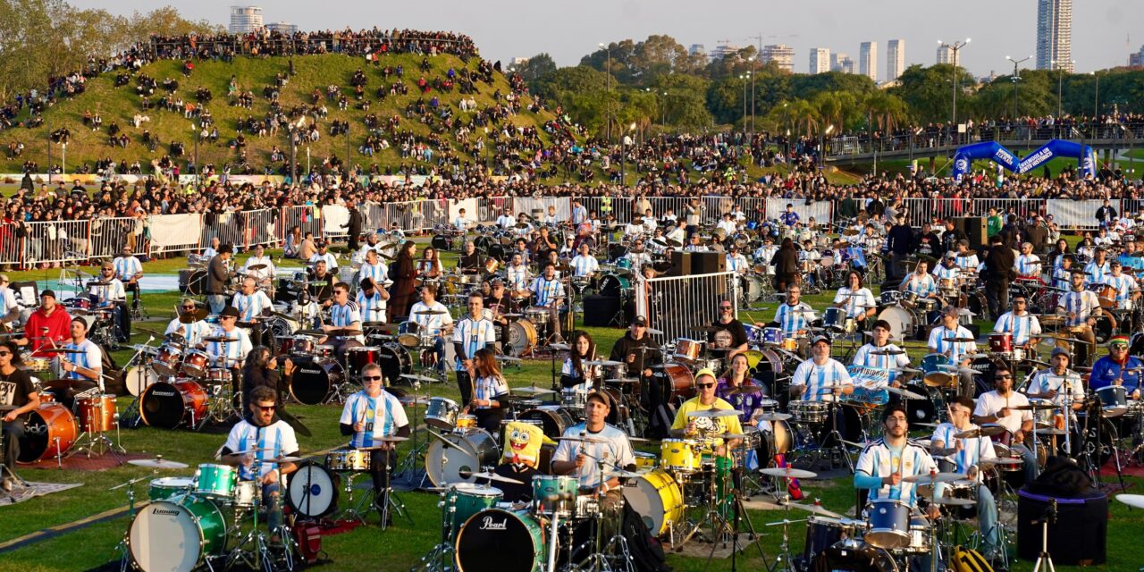 Más de 500 bateristas tocaron juntos por primera vez en Buenos Aires