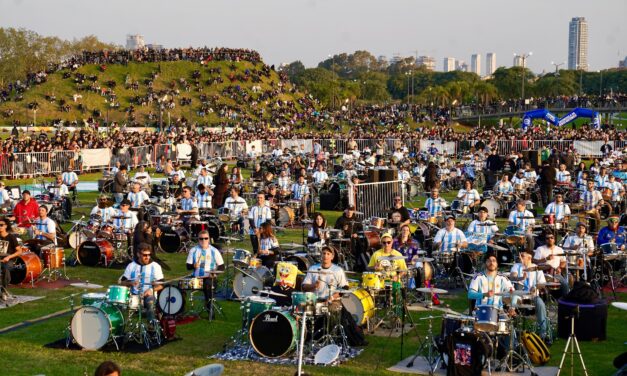 Más de 500 bateristas tocaron juntos por primera vez en Buenos Aires