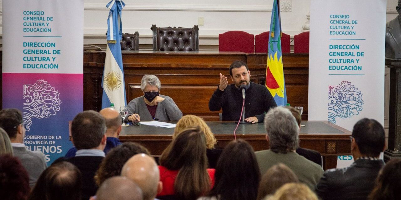 Santalla: “No podemos dejar a nuestros hijos en manos de los algoritmos porque realmente eso no es la sociedad del futuro que nos quieren vender”