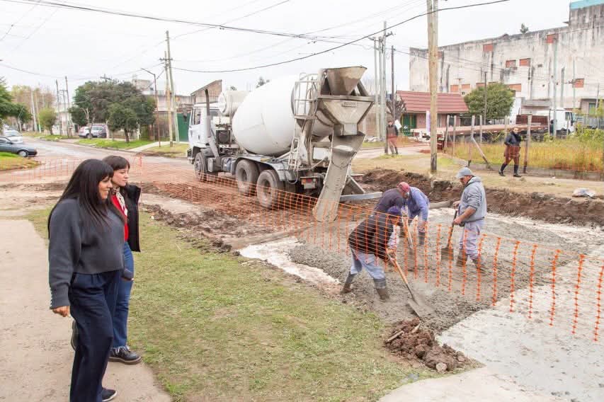 Quilmes: Avanza la última etapa de obra para culminar toda la pavimentación en el Barrio Kolynos