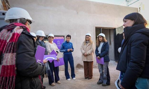Mayra Mendoza recorrió la obra de la casa de abrigo temporal para infancias y adolescencias de Quilmes