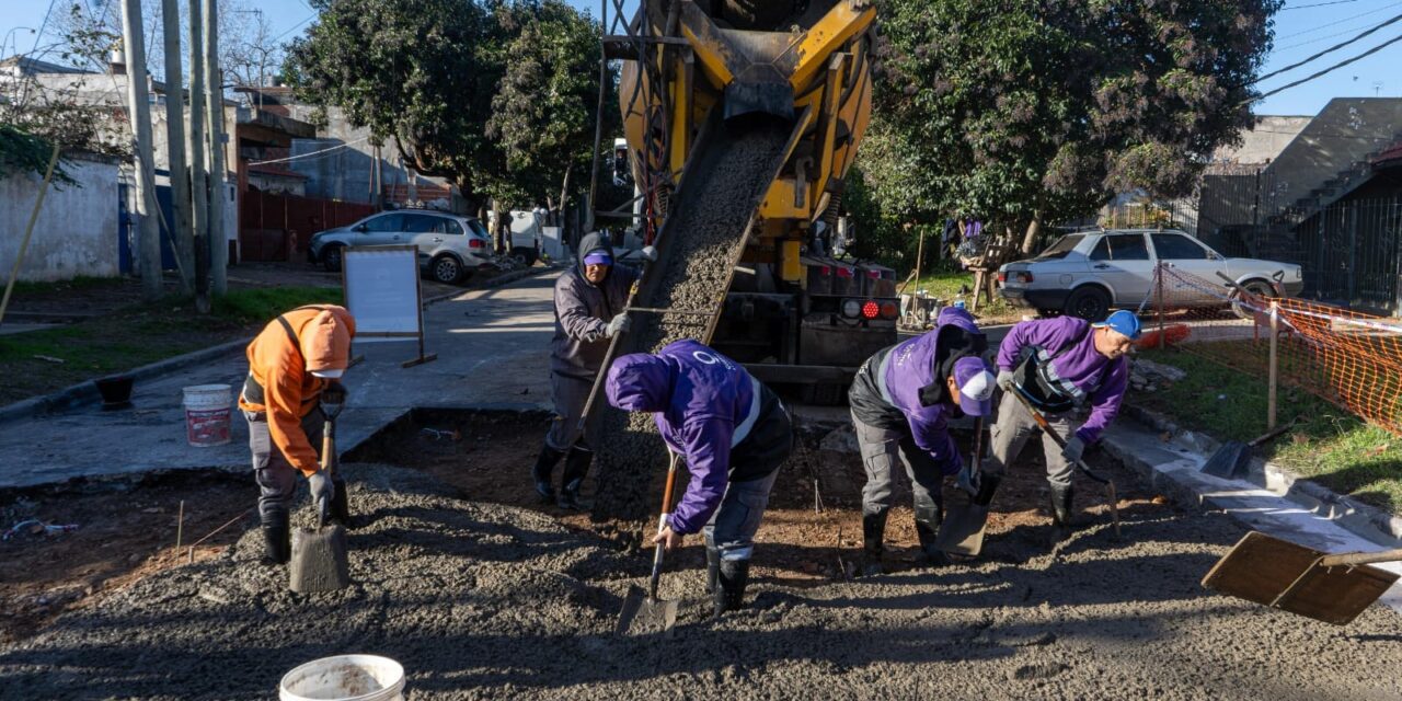 Con fondos 100 % municipales, continúa el bacheo en hormigón en diferentes barrios de Quilmes