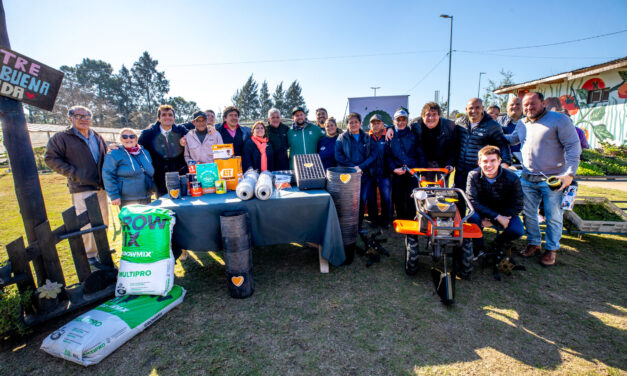 Carlos Balor entregó nuevo equipamiento para la Huerta de Bera, donde "se aprende aprender a cultivar y cuidar el ambiente"