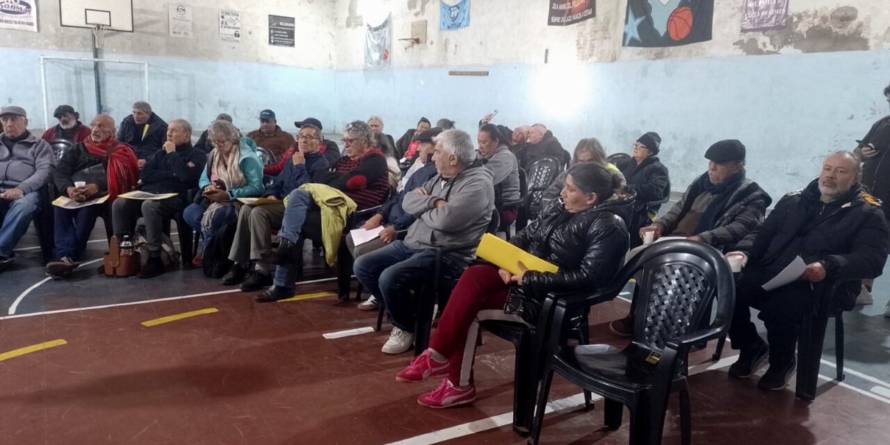 Después de la asamblea de jubilados en el Juventud Unida de Bernal, concidieron "que esto es un genocidio por goteo"