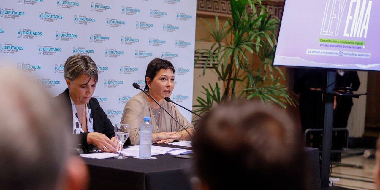 Mayra Mendoza presentó la 'Ley Ema' para prevenir la violencia digital en escuelas bonaerenses
