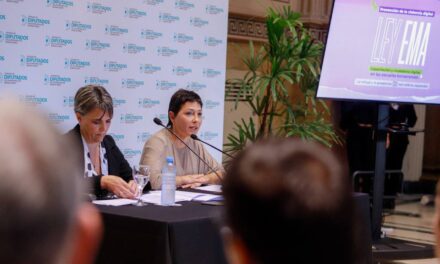 Mayra Mendoza presentó la 'Ley Ema' para prevenir la violencia digital en escuelas bonaerenses