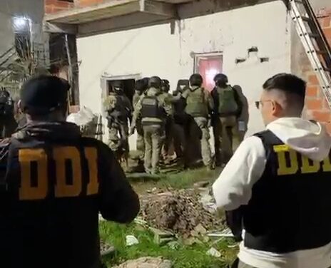 Tensión en Bernal Oeste: Grupo Halcón liberó a una joven rehén y detuvo a su padre armado