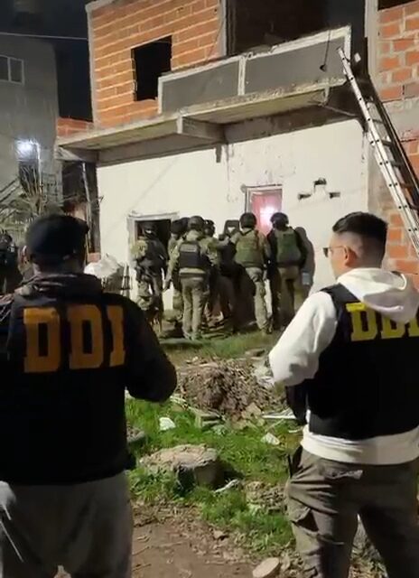 Tensión en Bernal Oeste: Grupo Halcón liberó a una joven rehén y detuvo a su padre armado
