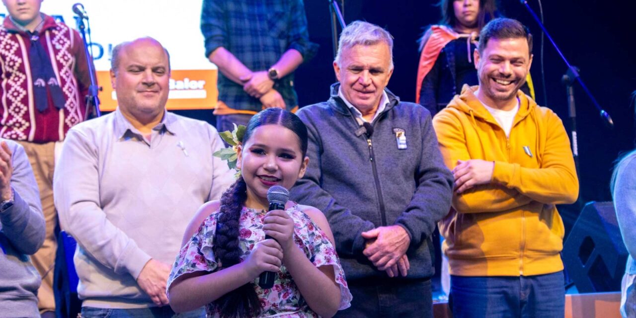 Berazategui celebró el Día de la Independencia con un colorido Festival Folclórico