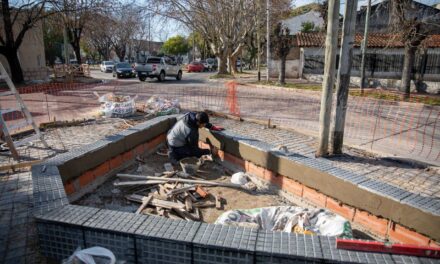 Continúa la ejecución del Plan de Pavimentación 2026 en el centro de Escalada