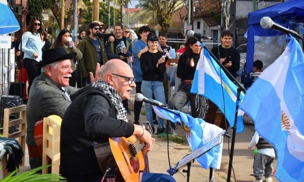 Peña Patria por la Independencia por las calles de Quilmes