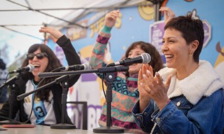 Mayra Mendoza recorrió el Gran Parque de Juegos que se abrió en Vacaciones de Invierno en el Polideportivo
