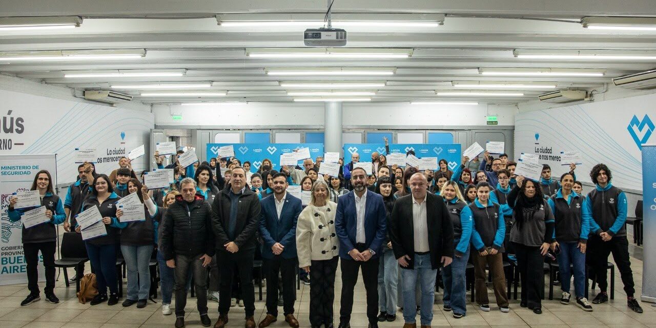 En Lanús otorgaron certificados a agentes del Centro de Monitoreo Municiupal