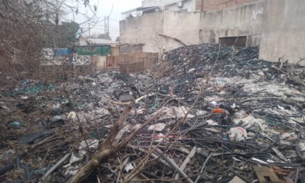 Bernal Oeste: Malestar vecinal por un peligroso acopio de cables y materiales peligrosos
