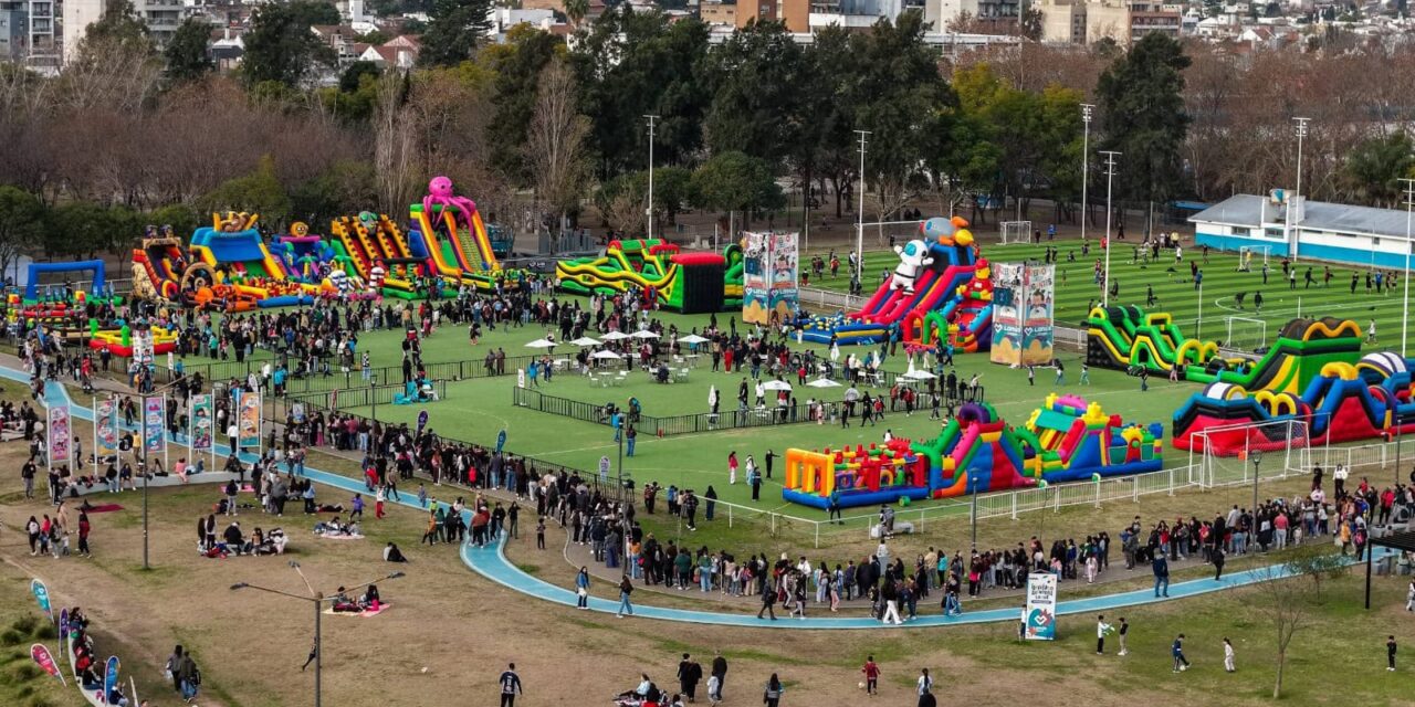 Más de 60 mil vecinos de Lanús disfritaron los espectáculos de las Vacaciones de Invierno "Universo Aventura"
