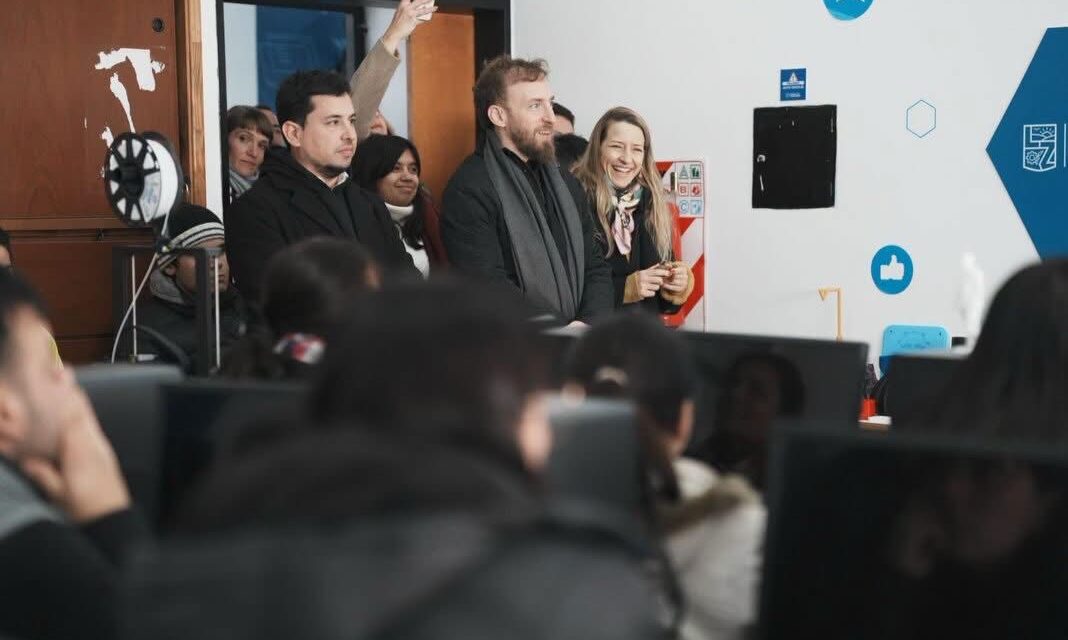 Otermín recorrió el nuevo Centro de Formación Tecnológica del Gobierno de la Comunidad en Banfield