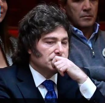 Ultimos 3 sondeos muestran el deterioro de la imagen de Milei, y un 60% de rechazo a la economía