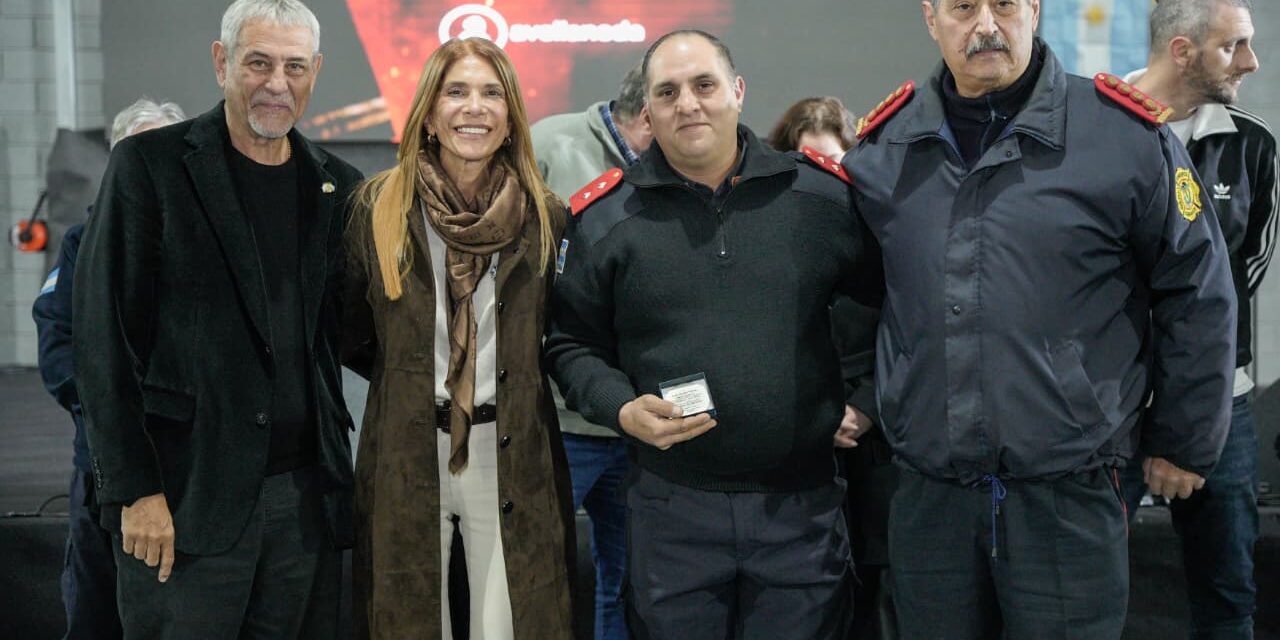 La Intendenta de Avellaneda homenajeó a los Bomberos Voluntarios