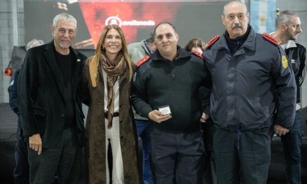 La Intendenta de Avellaneda homenajeó a los Bomberos Voluntarios