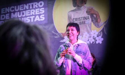 Mayra y la tarea del peronismo de cara al 2027: “Recomposición salarial, reestructuración de la deuda con el FMI, reforma judicial y Cristina libre”