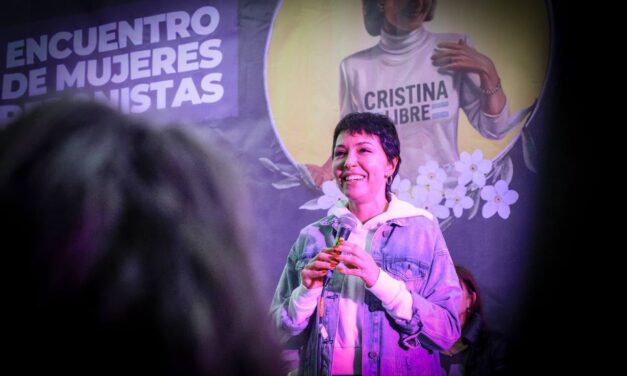 Mayra y la tarea del peronismo de cara al 2027: “Recomposición salarial, reestructuración de la deuda con el FMI, reforma judicial y Cristina libre”