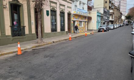 Vecinos en conflicto con el High Scholl por el uso de conos en la vía pública