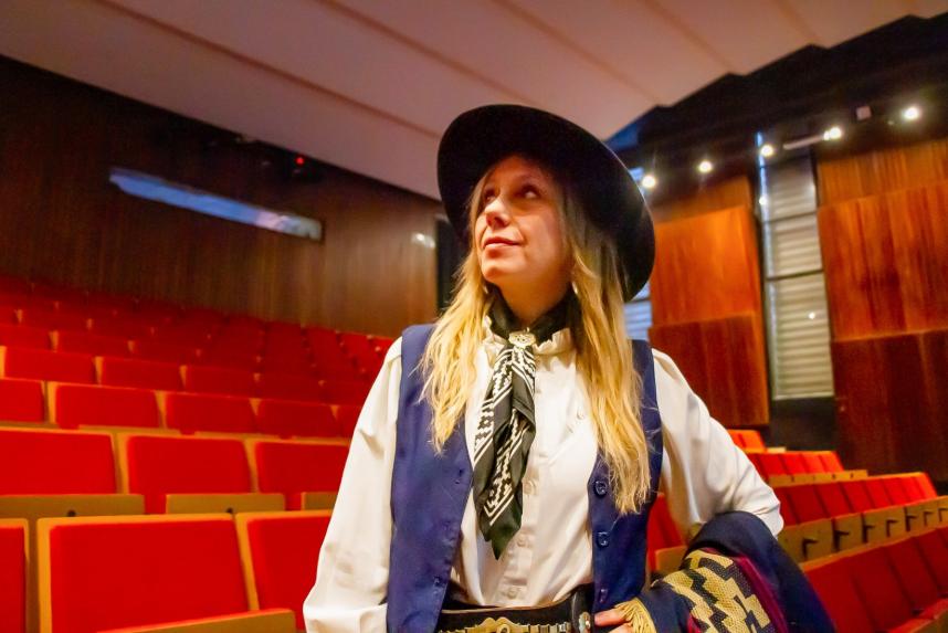 La artista berazateguense Lucía Ceresani representará al distrito en los Alpes Suizos