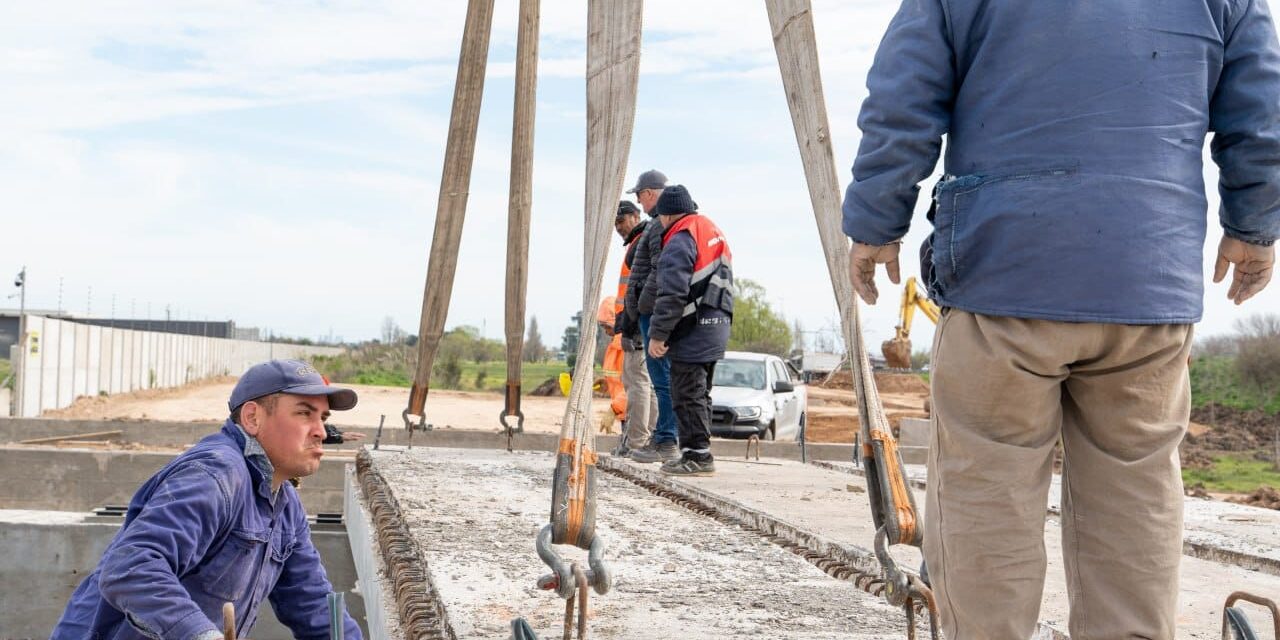 Avanza con fondos municipales la obra de la nueva subida y bajada de la Autopista en Ezpeleta