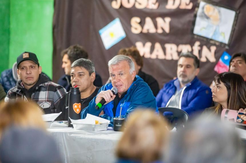 Carlos Balor en el barrio La Primavera de Berazategui: "Nos debemos a los vecinos"