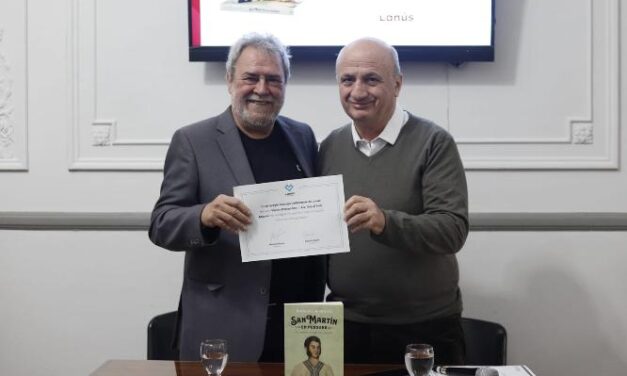Daniel Miguez presentó su libro en el HCD Lanús y fue declarado Vecino Destacado