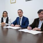 Julián Alvarez firmó un convenio con la UNDAV para la formación de la nueva escuela de policía de prevención de Lanús