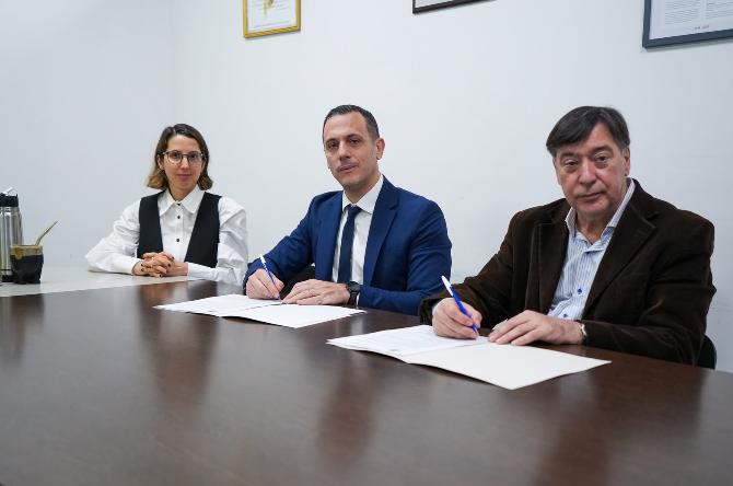 Julián Alvarez firmó un convenio con la UNDAV para la formación de la nueva escuela de policía de prevención de Lanús