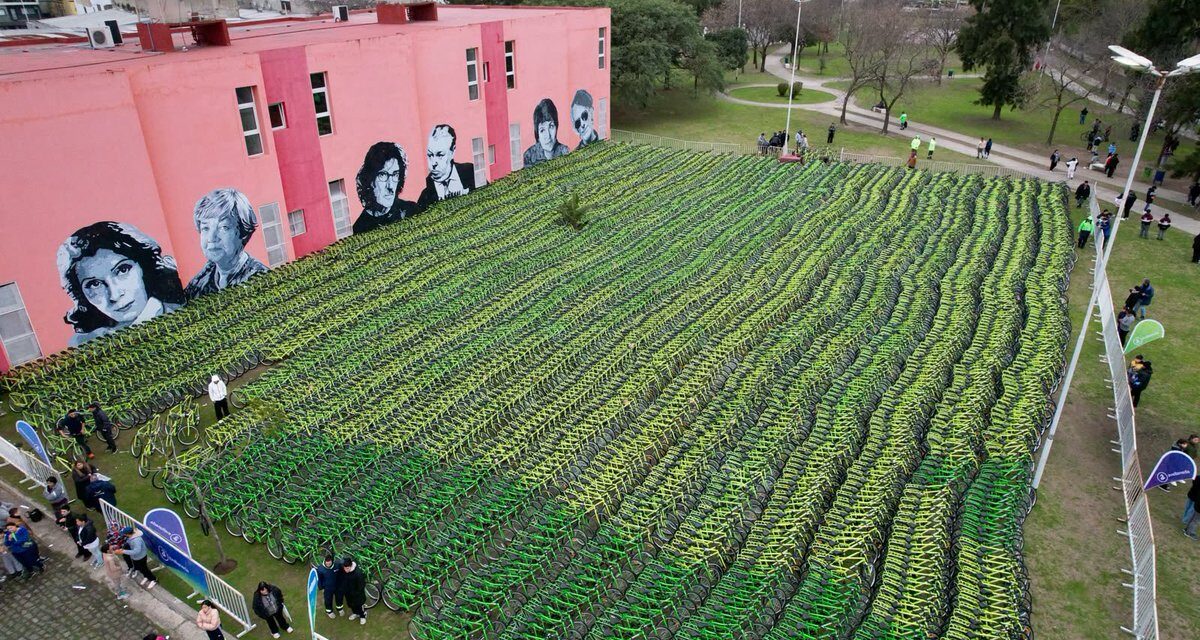 Magdalena Sierra entregó más de 4500 bicicletas a estudiantes de Avellaneda