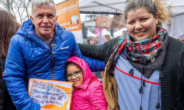 Carlos Balor recorrió la Jornada Organizar Comunidad Berazategui, en Villa Mitre