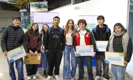 En Avellaneda, la Intendenta Magdalena Sierra entregó 3800 netbooks a estudiantes secundarios del último año