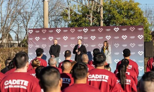 Julián Álvarez encabezó la apertura de la Escuela de Policía Municipal de Lanús