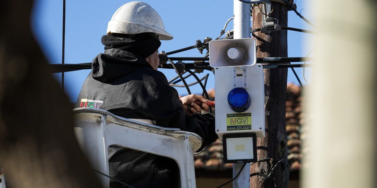Lanús Gobierno continúa instalando alarmas vecinales en los barrios