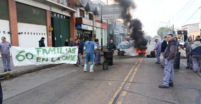 Emblemática metalúrgica de Lanús bajó sus persianas y dejó a 60 familias en la calle