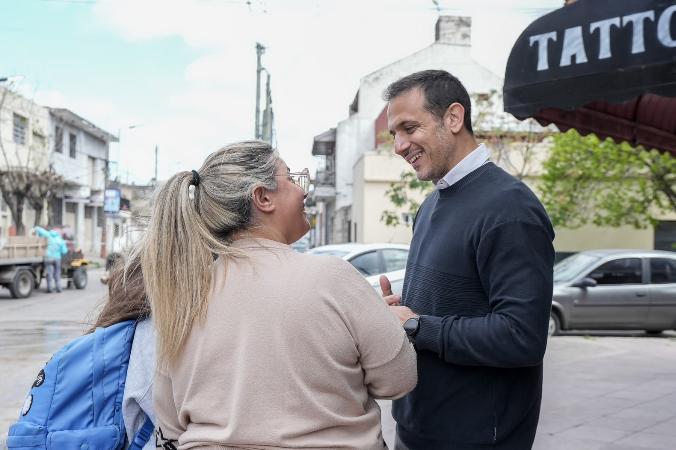 Julián Alvarez recorrió las obras de repavimentación en Villa Progreso