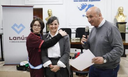 La activista Ian Moche brindó una charla abierta sobre concientización del autismo en el HCD Lanús