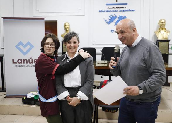La activista Ian Moche brindó una charla abierta sobre concientización del autismo en el HCD Lanús