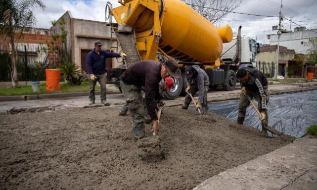 SIguen las obras de pavimentación en distintos barrios de Lanús