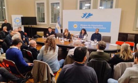 Claudio Arévalo participó de una reunión en el Congreso con legisladores de Unión por la Patria