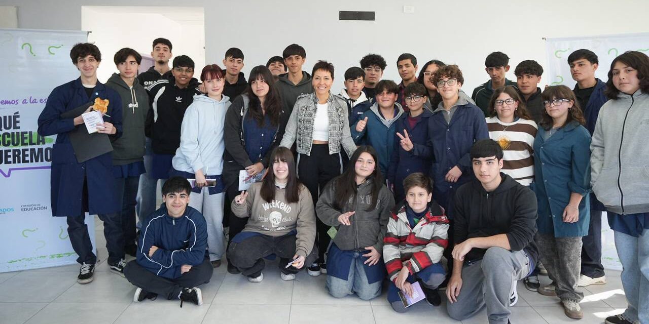 "¿Qué Escuela Queremos?": Mayra Mendoza en otro encuentro con alumnos quilmeños