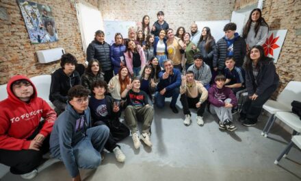 Máximo Kirchner y Mayra Mendoza charlaron con estudiantes, en Magdalena, sobre educación y salud mental