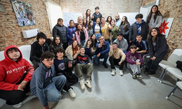 Máximo Kirchner y Mayra Mendoza charlaron con estudiantes, en Magdalena, sobre educación y salud mental
