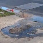 AYSA sin respuestas a vecinos: Desbordes cloacales y olores nauseabundos en pleno Quilmes
