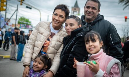 Con un Solano explotado, Mayra defendió la gestión local y a Cristina, y fustigó duramente las políticas de Milei
