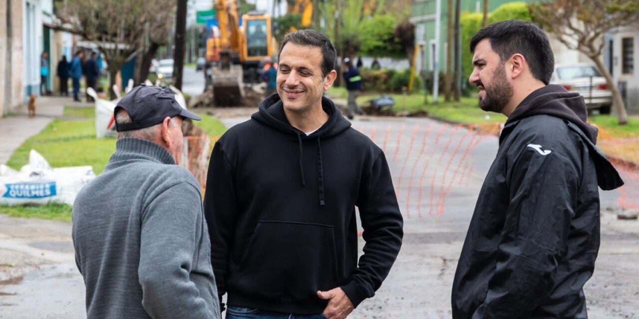 En Monte Chingolo, el intendente Julián Alvarez supervisó obras de pavimentación